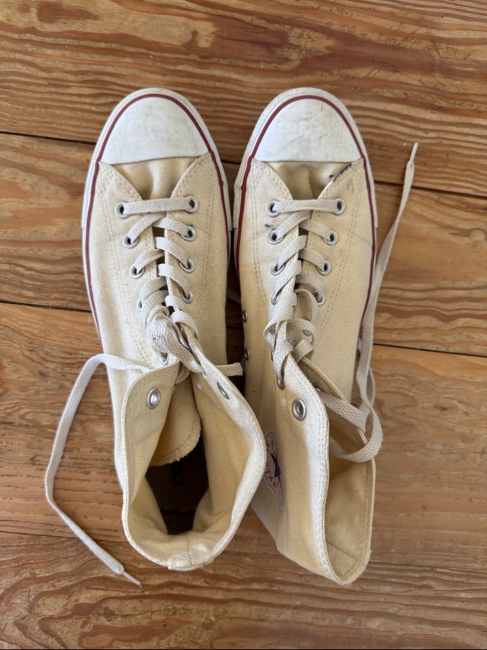 Converse High Top Chucks Cream